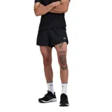 Short deportivo negro de New Balance, modelo 3 Inch Split, para hombre. Confeccionado en tejido ligero y elástico perforado con tecnología NB DRY de secado rápido.
