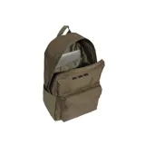 Mochila Adidas color verde oliva con logo de las tres barras en degradé de grises. Tiene un bolsillo frontal con cierre, bolsillos laterales sin cierre y correas acolchadas ajustables.