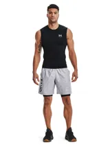 Musculosa de compresión Under Armour modelo HeatGear, color negro, con diseño ergonómico sin mangas, cuello redondo y logo de la marca estampado en el pecho. Cuenta con paneles de malla estratégicos para mayor ventilación y tejido de secado rápido.
