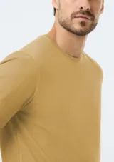 Remera básica celeste de corte regular, con cuello redondo y mangas cortas.