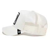 Gorra trucker Goorin Bros color negro, con visera curva, panel frontal estructurado y malla trasera. Cuenta con un parche bordado en 37D al frente que representa una pantera con la inscripción 'PANTHER'.