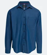 Camisa de jean azul de manga larga, con cuello clásico, cierre con botones y bolsillo en el pecho.