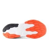 Championes New Balance modelo 520 V9, color blanco con detalles en naranja y plateado.