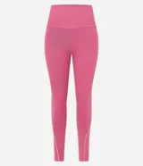 Calza deportiva larga color rosa con cintura alta, bolsillos laterales y franjas blancas en los laterales.