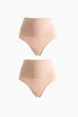 Pack de dos bombachas tipo colaless de tiro alto con efecto moldeador de vientre plano. Confeccionadas con diseño sin costuras para mayor comodidad.