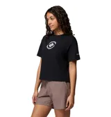 Remera de manga corta Columbia para mujer, de color negro y corte corto con ajuste moderno. Cuenta con cuello redondo con ribete acanalado y diseño gráfico circular con el logo de la marca en el centro del pecho.