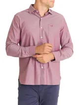 Camisa de manga larga color vino, confeccionada en Portugal con 85% algodón y 15% lana. Presenta cuello italiano, bolsillo en el pecho con logo bordado y calce regular.