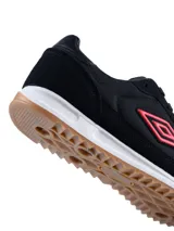 Championes urbanos Umbro modelo Omni, color azul marino con detalles en blanco y suela de goma color caramelo. Presentan el logo de la marca en el lateral y una combinación de materiales textiles y gamuza.