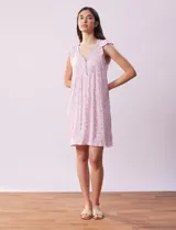 Camisón corto azul marino con estampado floral celeste, escote en V con puntilla blanca y botones.