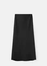 Pollera midi de tiro medio, con diseño recto y corte tubo.
