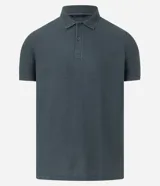 Camisa polo de corte regular, color verde oscuro, confeccionada en tejido texturizado. Presenta cuello clásico con botones frontales y mangas cortas.
