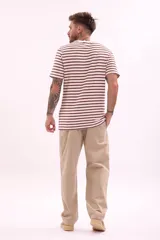 Pantalón de corte recto color beige con cintura ajustable con cordón.