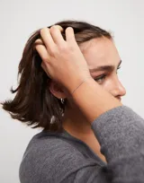 Pulsera de eslabones planos bañada en plata de ley.