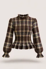 Blusa de manga larga con diseño cuadrillé en tonos marrones, beige y azul. Presenta cuerpo con fruncido tipo smock que ajusta la silueta, cuello alto con volado, mangas abullonadas con puños elásticos y volado en la cintura.