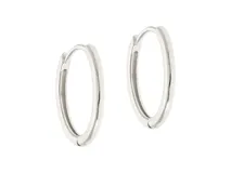 Aros tipo argolla de diseño minimalista, fabricados en plata 925 con acabado pulido.