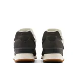 Championes urbanos New Balance modelo 574, color gris oscuro con detalles florales en el interior y logo "N" blanco en los laterales, confeccionados en gamuza y malla, con entresuela ENCAP y suela de goma marrón.