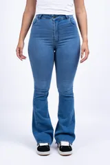 Pantalón Oxford de jean con lycra, tiro alto, color celeste.