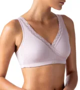 Soutien cruzado blanco de microfibra sin aro, ideal para maternidad.