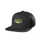 Gorra negra con visera plana y paneles traseros de malla. Estampado frontal con el logo de Creature en verde y amarillo.
