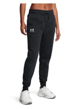 Pantalón de jogging Under Armour de corte deportivo, confeccionado en tejido polar de mezcla de algodón con interior cepillado. Presenta cintura elástica con cordón de ajuste exterior, bolsillos laterales y puños acanalados en los tobillos. Incluye el logo de la marca estampado en la pierna derecha.