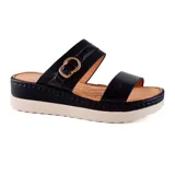 Sandalias negras con plataforma blanca y dos tiras anchas sobre el empeine, una con hebilla dorada.