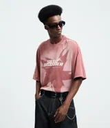 Remera oversize de algodón color rosa viejo con efecto acid wash y estampa frontal de estrella con la inscripción "Silent Disorder".