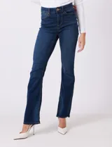 Jean elastizado marca Sound Style, color azul oscuro, de tiro alto y pierna bootcut. Tiene pretina con pasadores, botón y cierre, y bolsillos en la parte delantera y trasera.