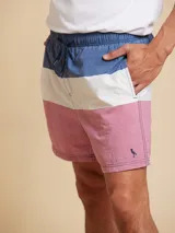Short de baño azul con franjas horizontales en verde agua y blanco.