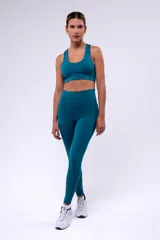 Calza larga de lycra color verde petróleo, con cintura alta y bolsillos laterales.