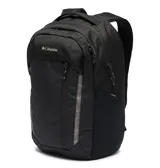 Mochila Columbia Atlas Explorer II 26, color negro, con capacidad de 26 litros. Cuenta con dos compartimentos principales, funda acolchada para tablet y laptop de hasta 15 pulgadas, bolsillo frontal, dos bolsillos para botellas de agua y bolsillo externo con cremallera. Las correas de hombro son acolchadas y contorneadas, e incluye correa de esternón ajustable y asa de transporte superior acolchada. Los tiradores de cremallera son reflectantes.