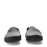 Mocasines de cuero color negro para hombre, con diseño easy wear, costuras artesanales visibles y detalles de elásticos laterales para un calce cómodo.
