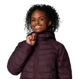 Campera acolchada con capucha, color bordó, con cierre frontal completo, bolsillos laterales con cierre y puños elásticos. Cuenta con tecnología termorreflectante y aislamiento sintético para mayor calidez.