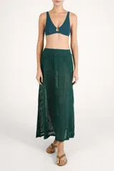 Falda larga de encaje color verde oscuro, de corte fluido y cintura elástica.