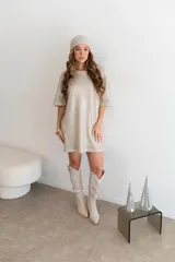 Remerón de viscosa color beige con textura tipo waffle.