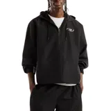 Campera New Balance Tracksite Woven de color negro con capucha, cierre frontal completo y bolsillos laterales. Presenta detalles de líneas blancas en los laterales y el logo reflectante de la marca en el pecho.