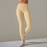 Calza deportiva color beige, de tiro alto y textura acanalada.