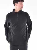 Buzo de polar color verde oliva, con cuello alto y cierre frontal parcial. Presenta puños y cintura acanalados.