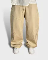 Pantalón de jean color beige, corte mega baggy.