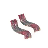 Aros colgantes con forma de cascada, con base rígida y flecos de strass multicolores.