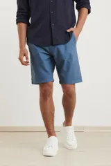 Bermuda verde militar de lino.