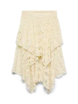 Falda midi asimétrica de encaje color crudo, con diseño de capas superpuestas y cintura elastizada.