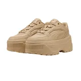 Championes Puma modelo Karmen X-tra, color beige, con diseño de plataforma alta y suela dentada. Presentan una silueta robusta con detalles de costuras y el logo de la marca en el lateral y el talón.