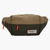 Riñonera unisex de diseño compacto, confeccionada en nylon resistente. Presenta una combinación de colores en tonos tierra, con la parte superior en beige y la inferior en verde oliva. Incluye cierres con tiradores en color naranja vibrante y un parche frontal con el logo de la marca.