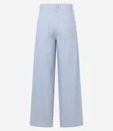 Pantalón wide leg de sarga con rayas verticales, tiro alto, trabillas en la cintura y cinco bolsillos.