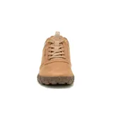 Zapatillas Caterpillar Hex Ready Low WP color marrón claro, de nobuk rugoso impermeable, con forro 100% reciclado postindustrial, plantilla de espuma de PU moldeada, entresuela de EVA duradera y ligera, y suela de goma para mayor tracción.