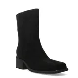 Bota de caña media con punta cuadrada y taco ancho, confeccionada en material textil con acabado aterciopelado. Presenta un diseño minimalista y elegante con suela de goma.
