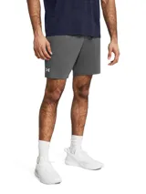 Short deportivo Under Armour de corte estándar, confeccionado en tejido Tech de secado rápido y tacto suave. Presenta cintura elástica con cordón ajustable, bolsillos laterales abiertos y logo de la marca estampado en la pierna derecha.