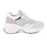 Championes urbanos color blanco con detalles en gris y plateado, con suela chunky.
