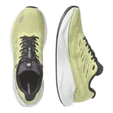 Championes de running Salomon modelo Aero Blaze 4, color amarillo claro con suela blanca y detalles negros.