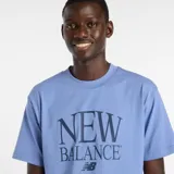 Remera de algodón de manga corta y cuello redondo, con estampado gráfico de la marca en el pecho.